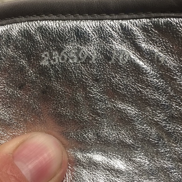 Gucci Shoes 10 - Picture 7 of 7